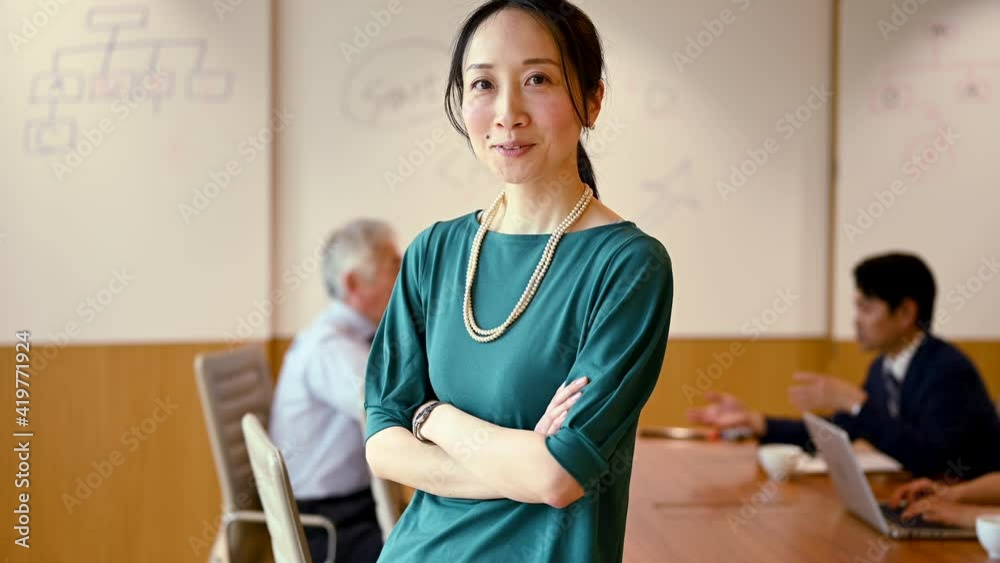 美しい40代女性社員のポートレート 美しい40代女性社員のポートレート