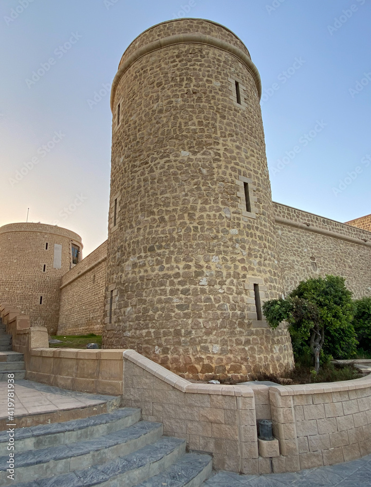 El castillo de Santa Ana, también llamado Castillo de Las Roquetas, es una fortificación de finales del siglo XVI y XVII.