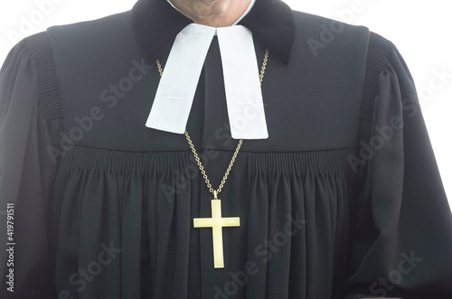 evangelical pastor wearing a golden cross