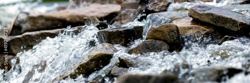 Panel kuchenny z motywem Close up of river stream on stones