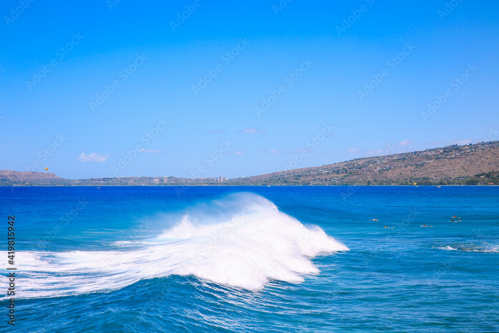 Naklejka premium Big waves at China Walls, Koko Kai Beach Mini Park , Honolulu, Oahu, Hawaii | Sea Nature Landscape Travel