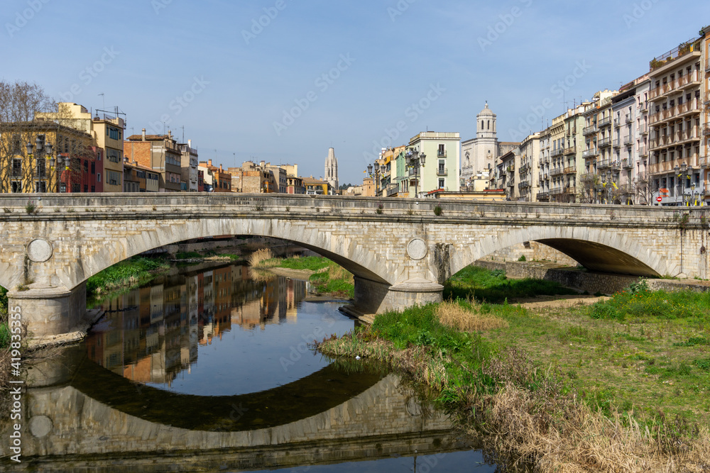 the historic old city center of Girona in northern Spain with ist many colorful buildings along the banks of the Onyar River