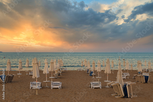 Fototapeta Naklejka Na Ścianę i Meble -  morning , sunbeds and parasols on the beach,
