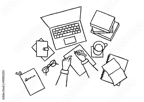 机の上にメガネと手帳がある風景02