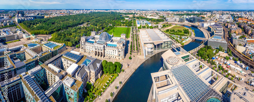 Obraz na płótnie Aerial view of Reichstag in summer day, Berlin w salonie