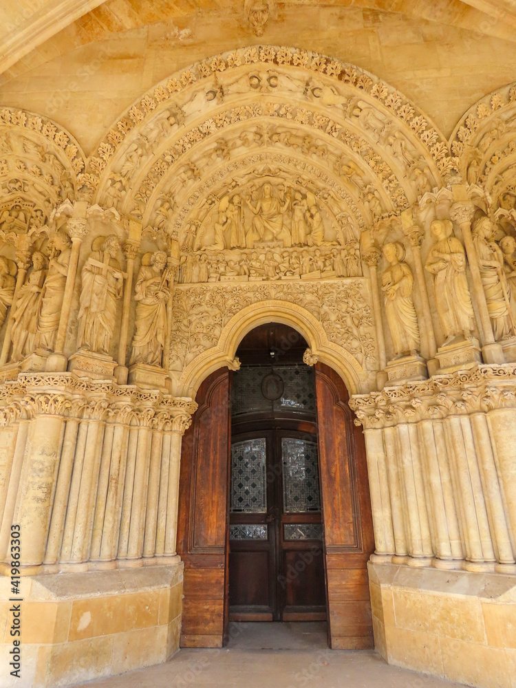 Porte de la basilique Saint-Seurin à Bordeaux, Gironde