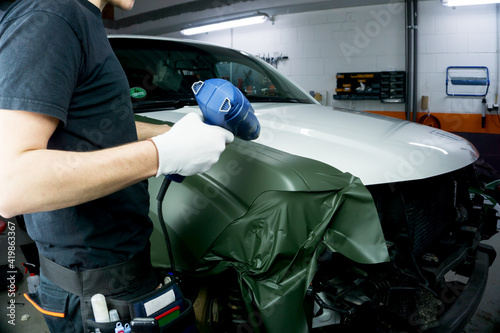 Carwrapping - Fahrzeug-Vollfolierung mit grüner Klebefolie