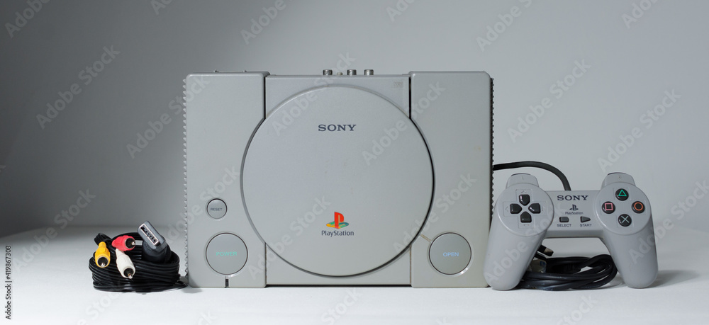 london, uk 02.03.2021 An original sony playstation SCPH-1002 console from  1994. PS1 retro video game console and controller. clean immaculate vintage  console. Sonys game hardware unit Stock Photo | Adobe Stock