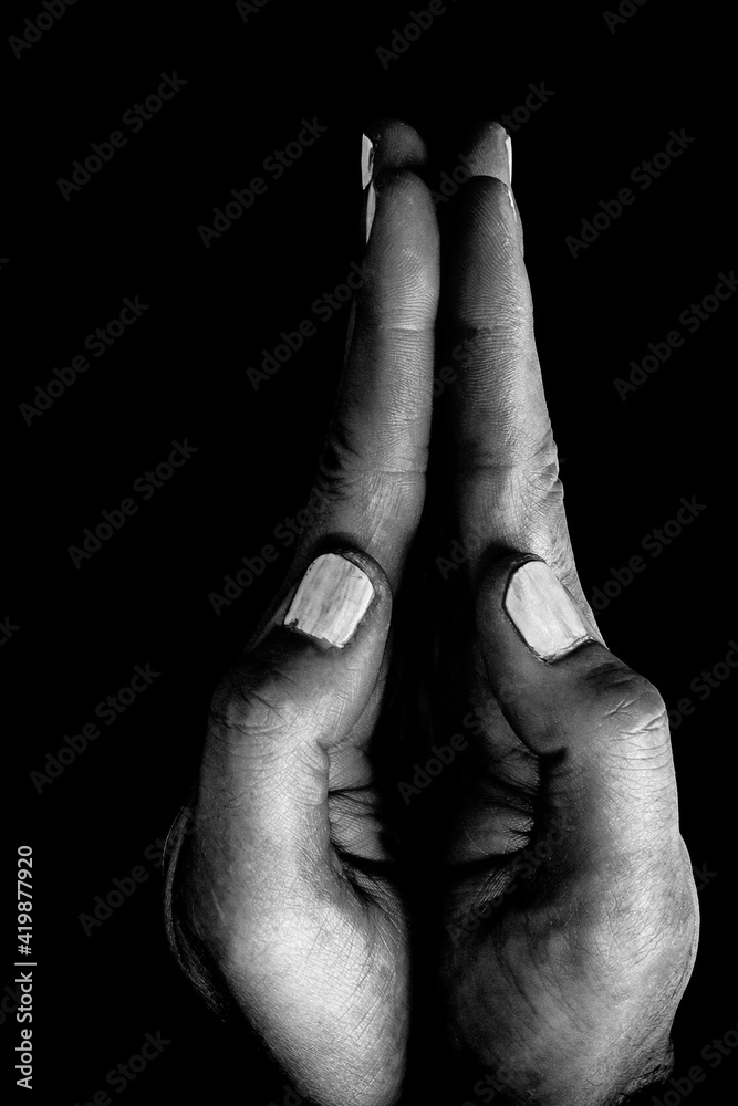 Fototapeta premium mains en prière blanc et noir symbole