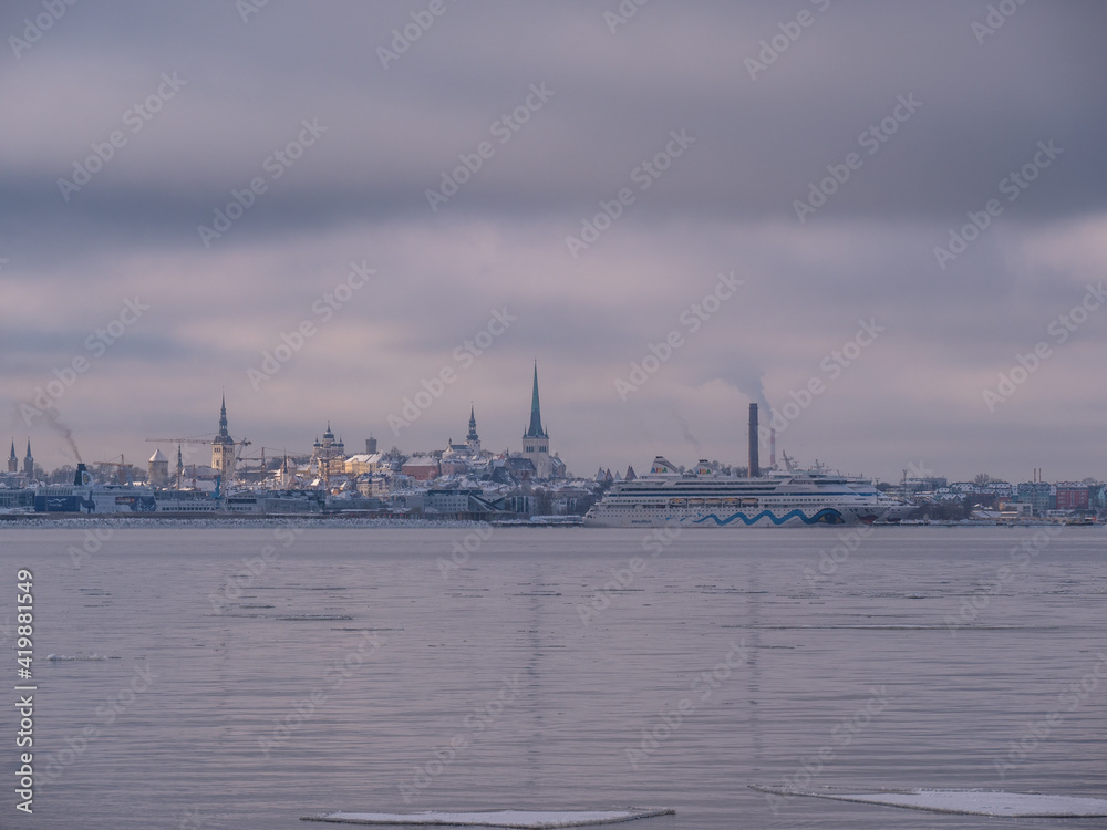 Fototapeta premium Winter Time City Tallinn Estonia