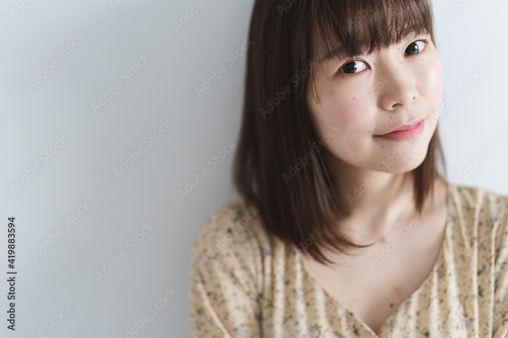 物静かな女性 物静かな女性