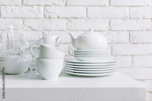 Tableau sur toile White dishes on the white background