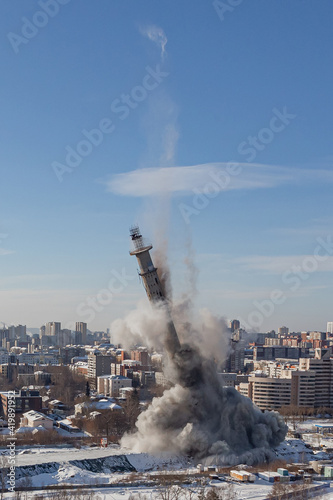 The historic fall of the tallest TV tower in Russia | YEKATERINBURG, RUSSIA - 24 MARCH 2018.