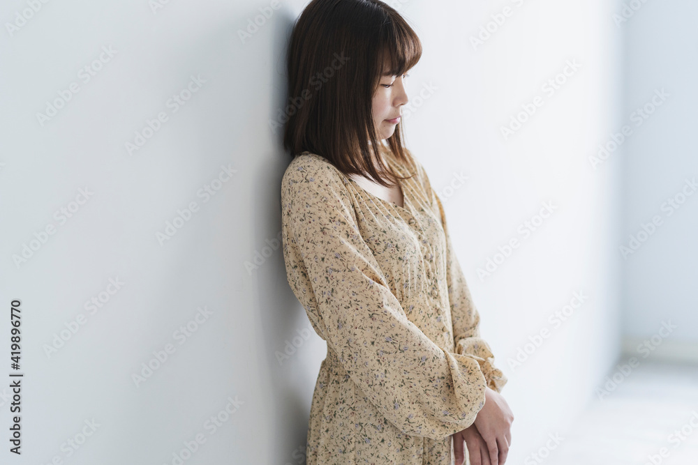 物静かな女性 物静かな女性