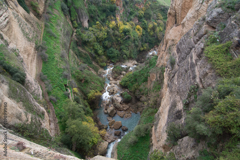 gola che costeggia il paese di ronda provincia di malaga