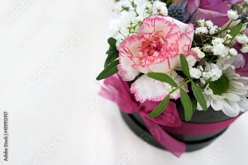 Zartes Blumengesteck mit Rose