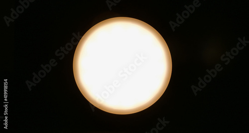 Tableau sur toile White circle fringed in brown against black background with copyspace