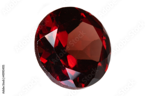 Red Ant Hill Garnet, side view. Round cut, 7.1mm, 1.57 carats. Photographed under natural light (5000K).
