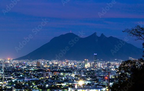 Monterrey de noche photo