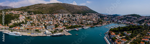 Blick auf die Stadt Dubrovnik und Hafen / Kreuzfahrtanleger