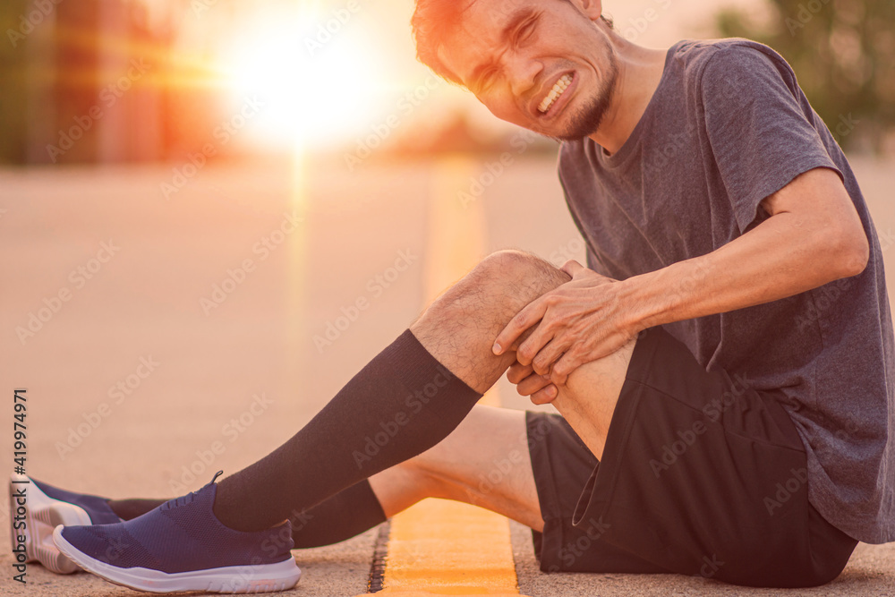 Runner knee pain tendon, Man running Patella pain Stock Photo Adobe Stock