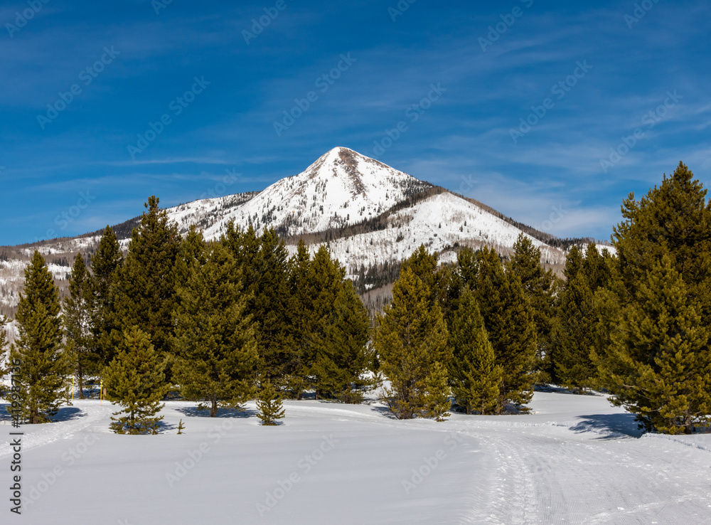 Fototapeta premium Hahns Peak from Steamboat Lake State Park in Winter