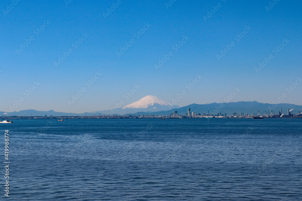 海ほたるから見た東京湾と富士山