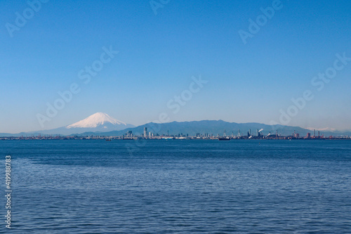 海ほたるから見た東京湾と富士山