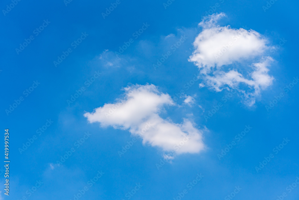 Obraz premium White clouds and blue sky background concept