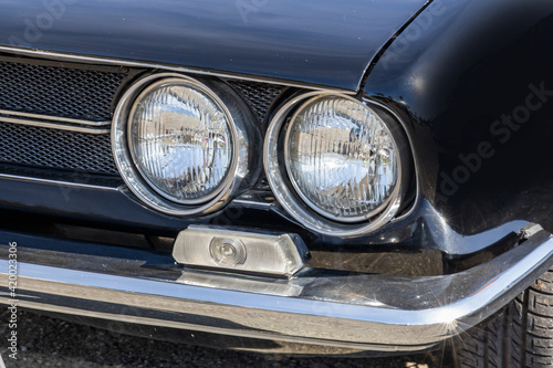 自動車のヘッドライト　Headlight of the old car