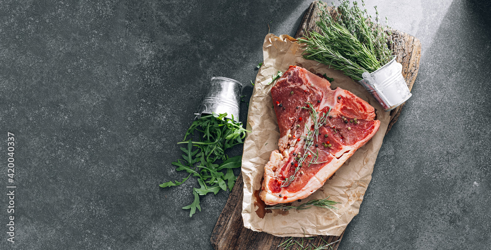 Fotografie Raw fresh meat t-bone steak with spices