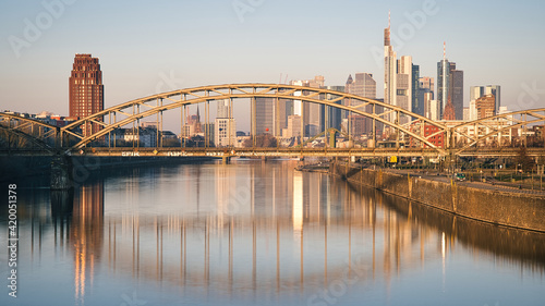 Obraz na płótnie Frankfurt Skyline bei Morgenlicht w salonie