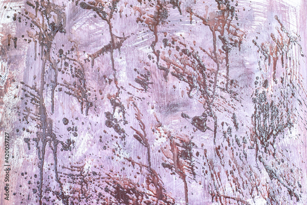 Obraz premium Chaotic splashes of paint on a wooden surface as a background.