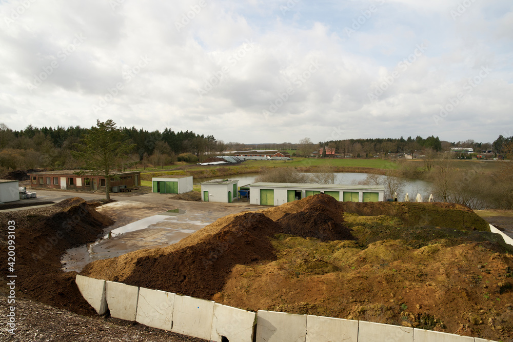 Production plant of organic substrate outdoors Production plant of organic substrate outdoors