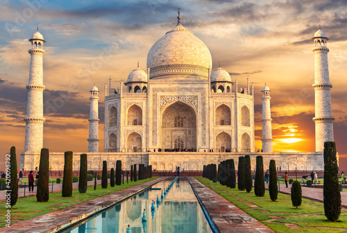 Obraz na płótnie Taj Mahal at sunset, famous place of visit, India, Agra w salonie