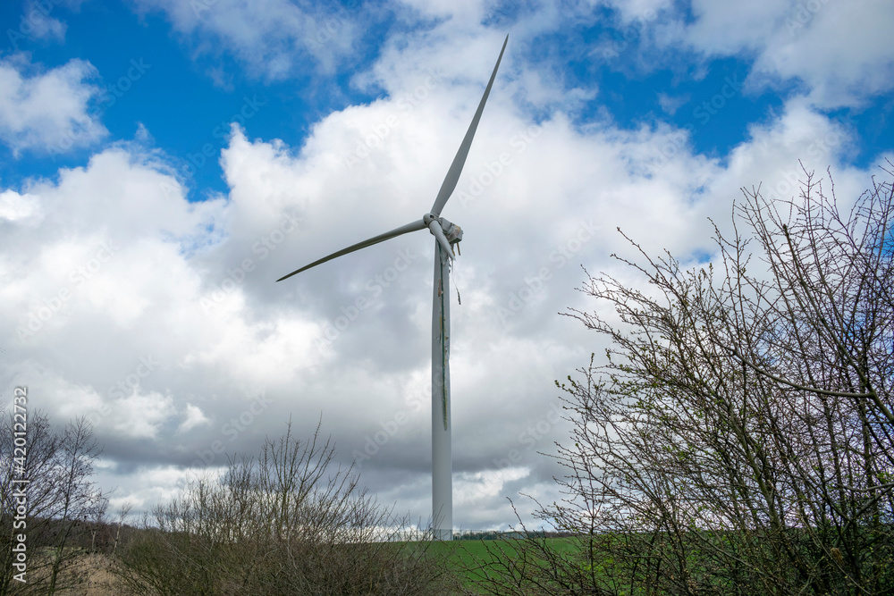 Catastrophic Failure, High Winds Damage Wind Turbine Catastrophic Failure, High Winds Damage Wind Turbine