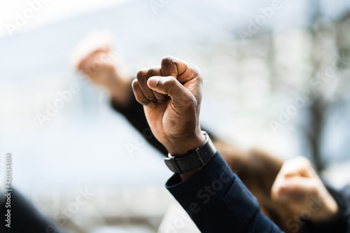 Foto Protesting Raised Activist Fist At Demonstration