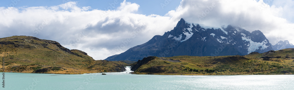 Chute d'eau Salto Grande à Torres del Paine, Chili