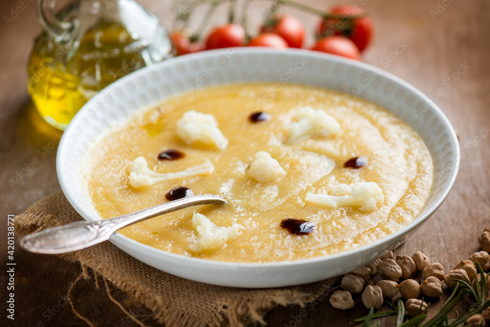 cauliflower soup with tomatoes chickpeas and balsamic vinegar cauliflower soup with tomatoes chickpeas and balsamic vinegar