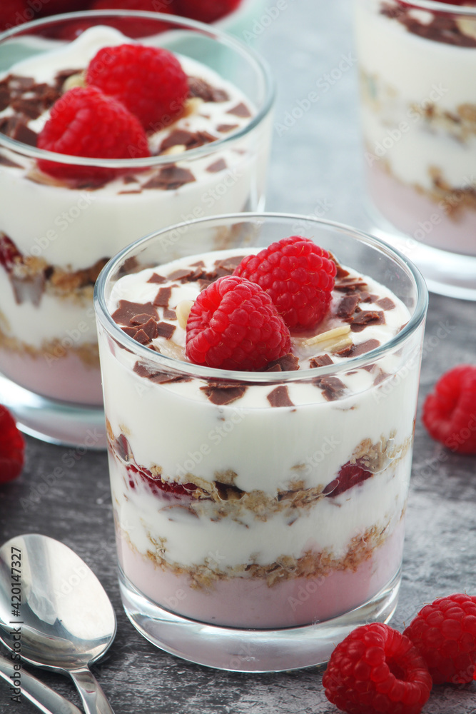 Granola with yogurt trifles with raspberry Granola with yogurt trifles with raspberry