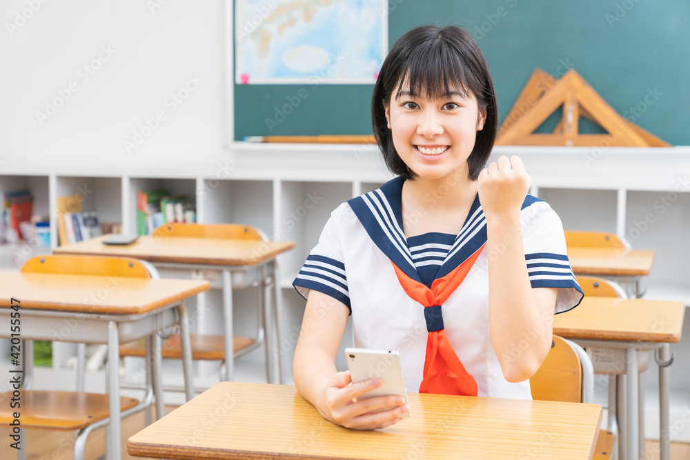 女子学生 スマホ 女子学生 スマホ
