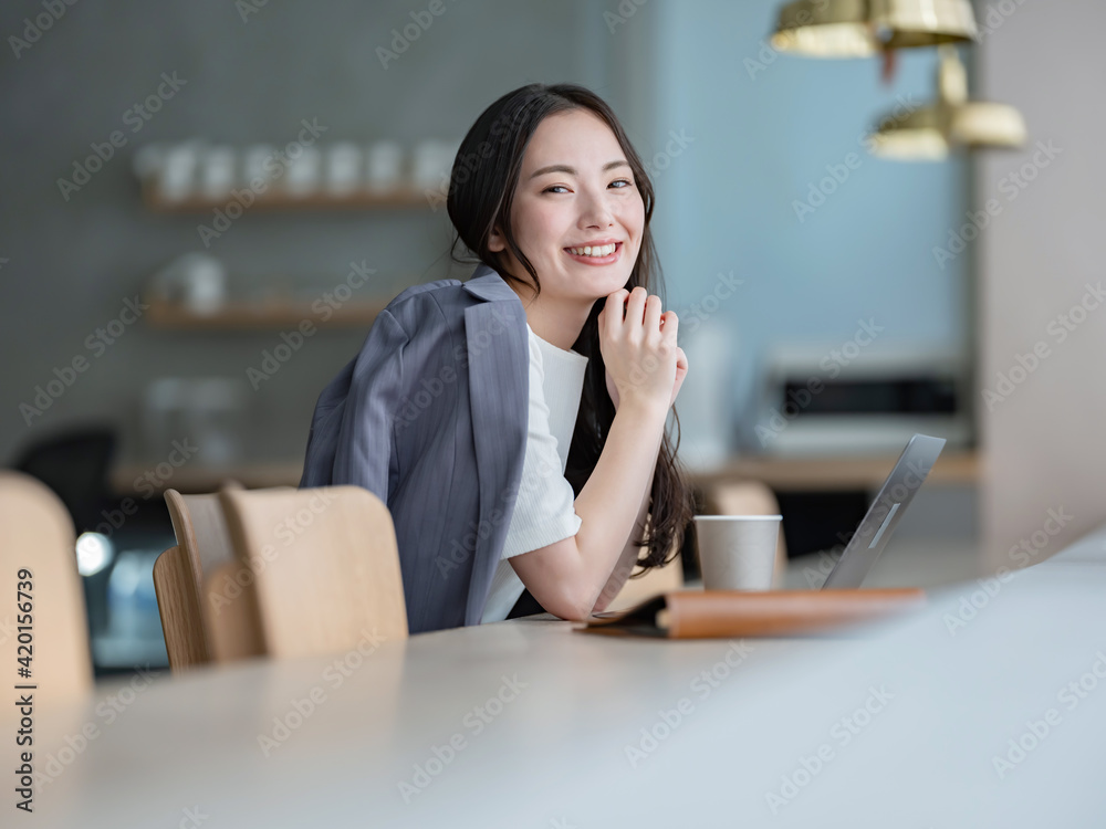 ビジネス・女性 ビジネス・女性
