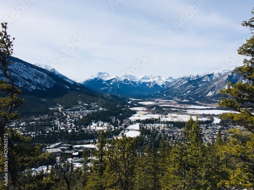 Scenic view of the Bow valley from tunnel Mountain © Simon J. Ouellet