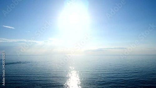 ウトロの海と太陽と鳥