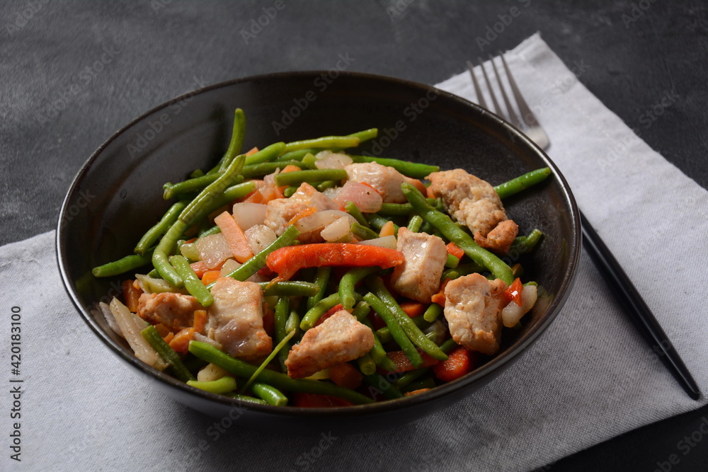 Fried vegetable mixture of carrots, broccoli ,peppers, red onion and peas with pieces of chicken fillet. Healthy food Fried vegetable mixture of carrots, broccoli ,peppers, red onion and peas with pieces of chicken fillet. Healthy food