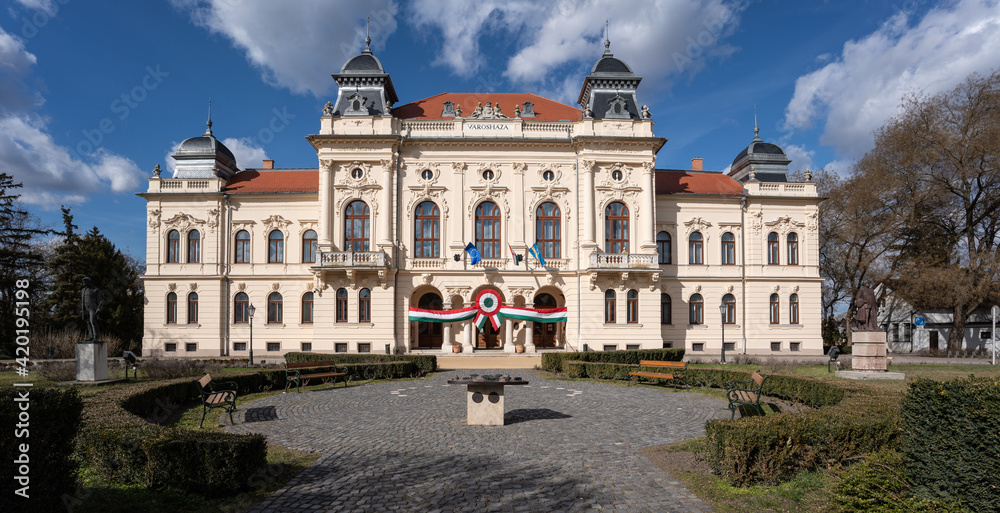 Obraz premium Town hall in Kisujszallas, Hungary