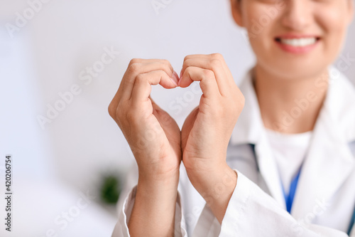 Cardiologist making heart w...
