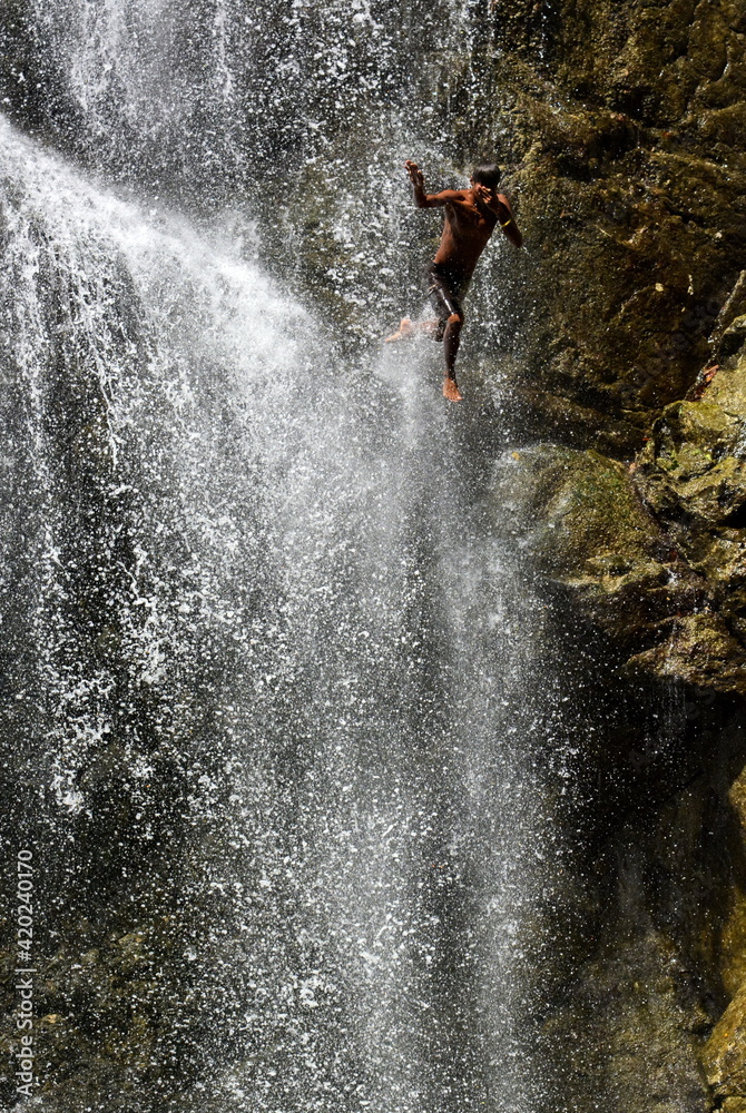 Fototapeta premium Cascadas de Montezuma, muy cerca de la ciudad de Montezuma, en la costa del Pacífico, en el noroeste de Costa Rica