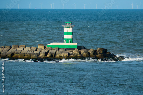Grüner Leuchtturm in der Hafeneinfahrt Ijmuiden bei Amsterdam Niederlande
leuchtturm, Ijmuiden, Amsterdam, Niederlande, Markierung, steu photo