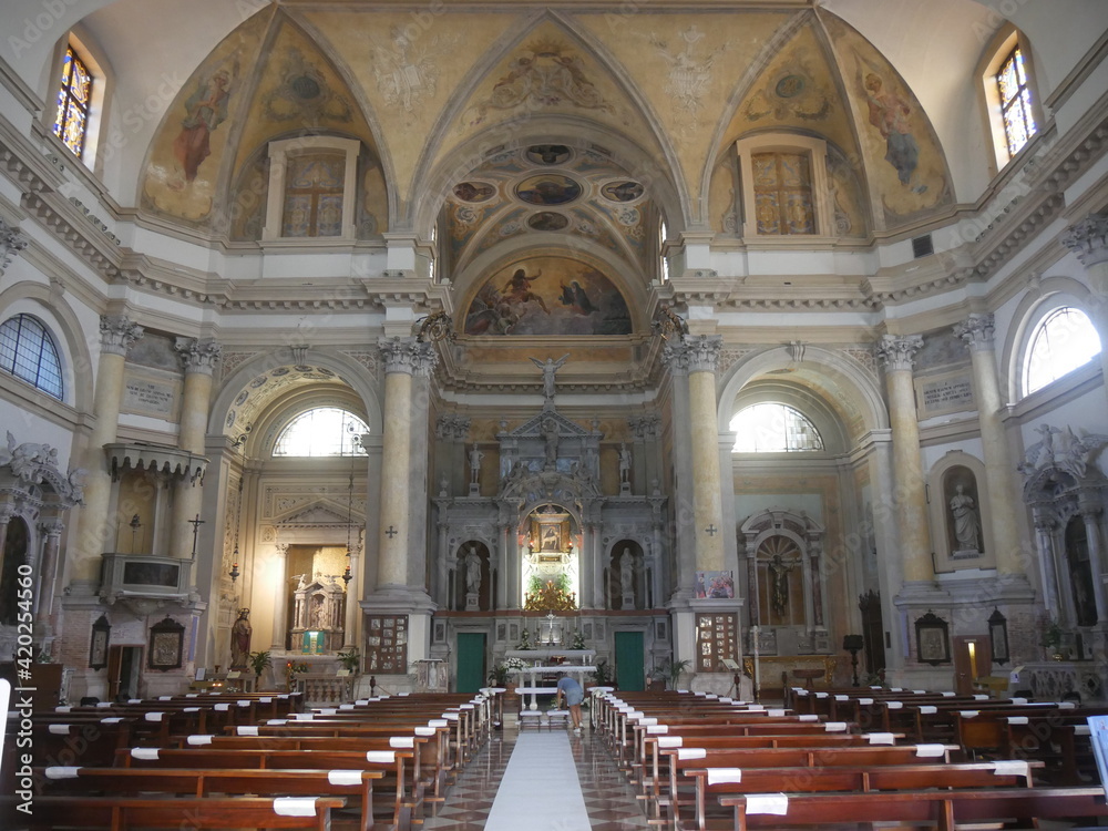 Chioggia, San Giacomo Basilica interior